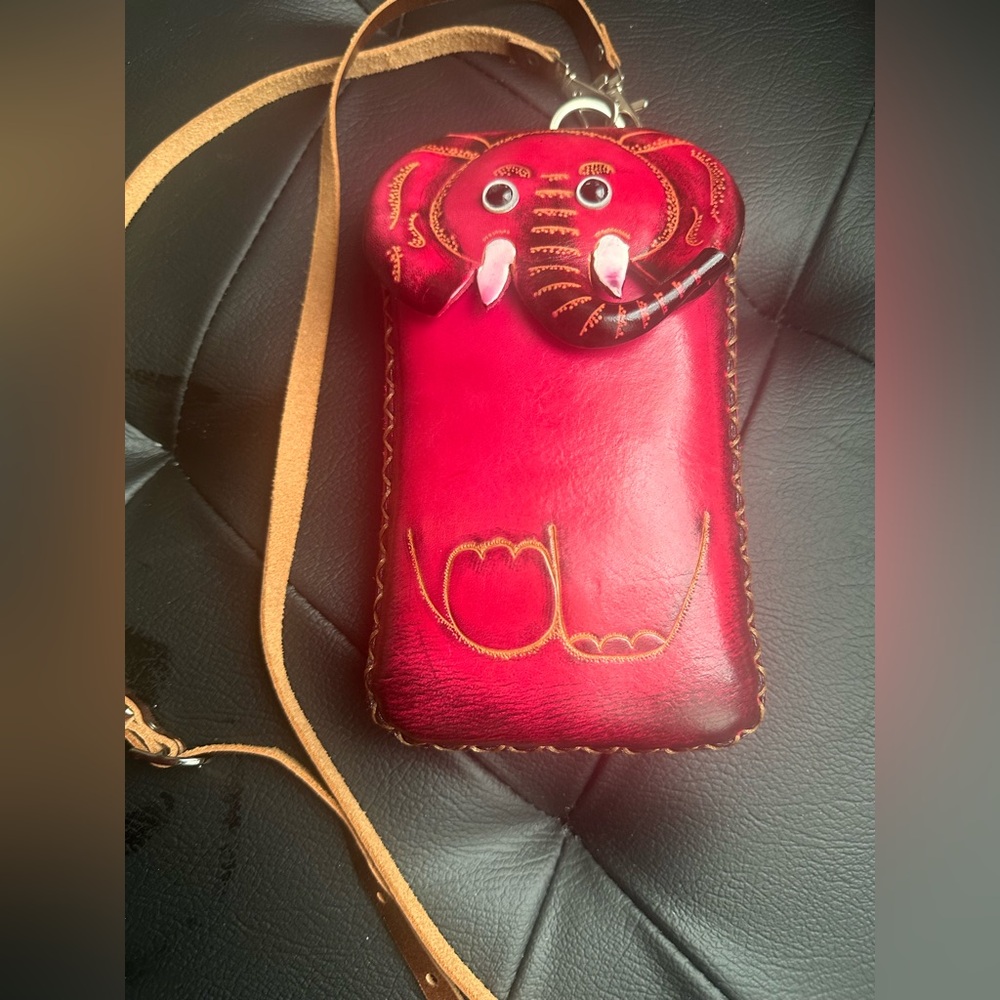 Red Elephant Leather Wallet/crossbody - Picture 3 of 9